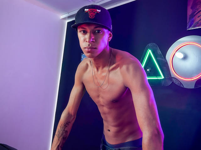 JhonatanGuzman - Live sex cam - 29122277