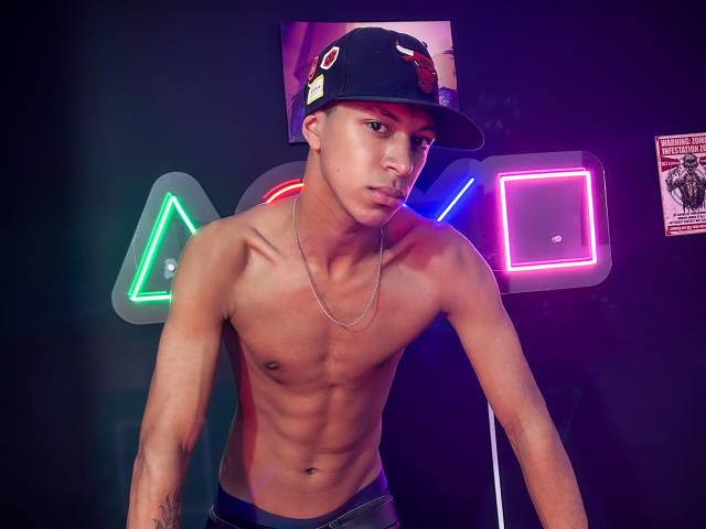 JhonatanGuzman - Live sex cam - 29122286
