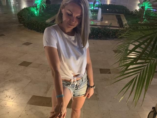 BelleLisaG - Live porn &amp; sex cam - 29123123