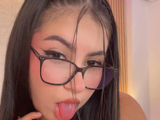 AlanaaWalker - Live Sex Cam - 29130542
