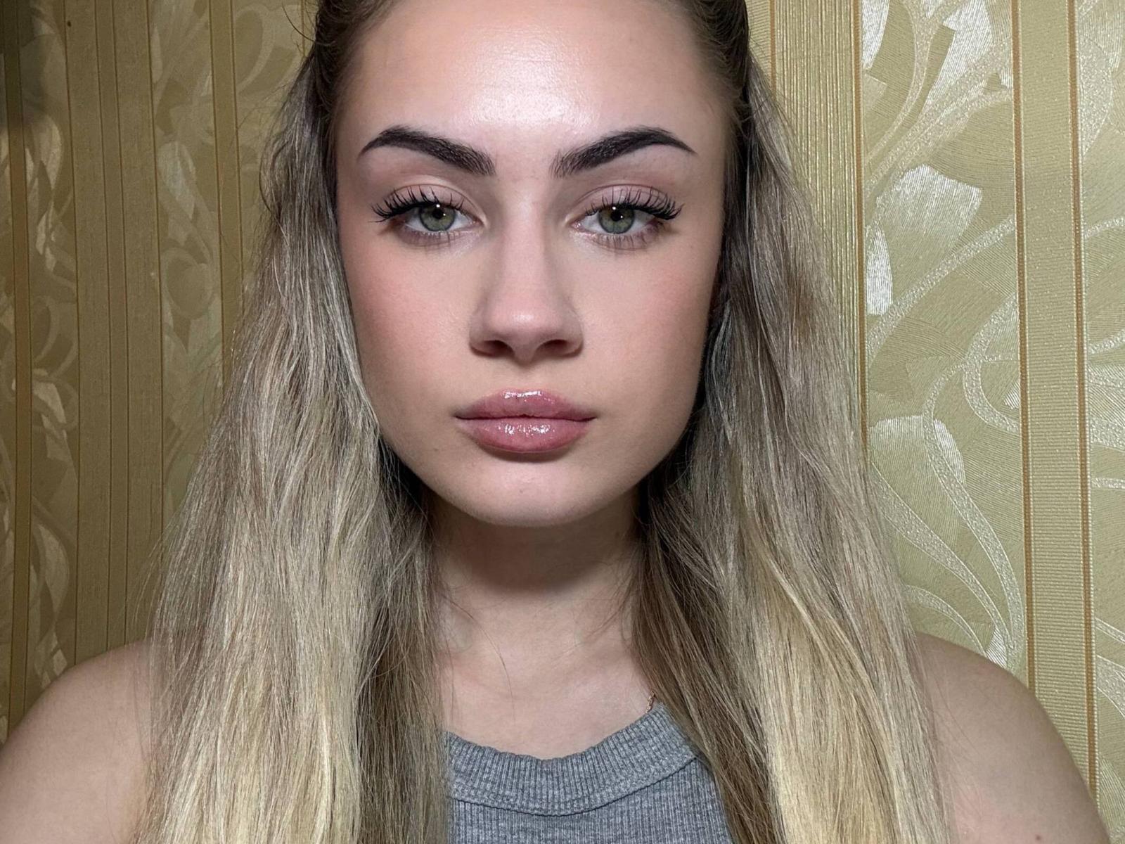 AlbertinaVacha - Live porn &amp; sex cam - 29158322