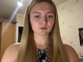 Watch  MaileStortz live on XLoveCam