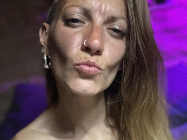 DaneeSoHot - Live Sex Cam - 29192129