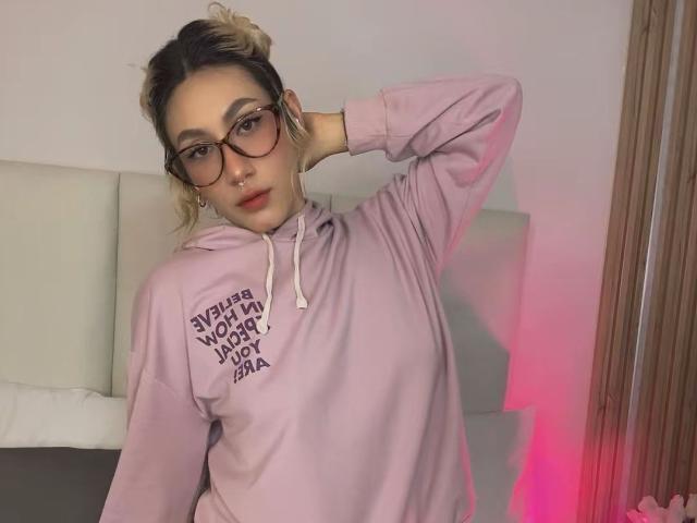 EmilyRobertts - Live porn &amp; sex cam - 29234999