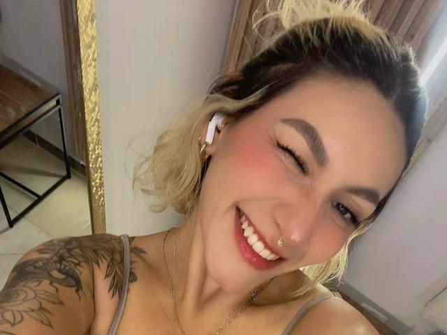 EmilyRobertts - Live sex cam - 29235020