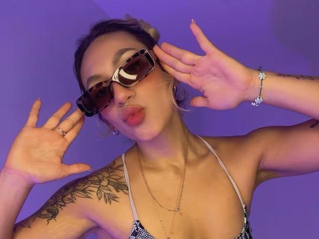 EmilyRobertts - Live sex cam - 29235053