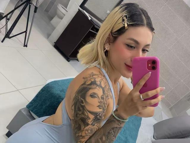 EmilyRobertts - Live sex cam - 29235119