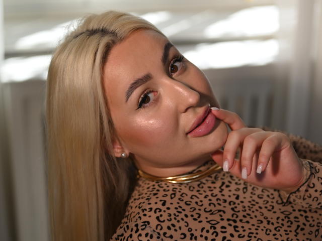 LiaBrazzerr - Live Sex Cam - 29320031