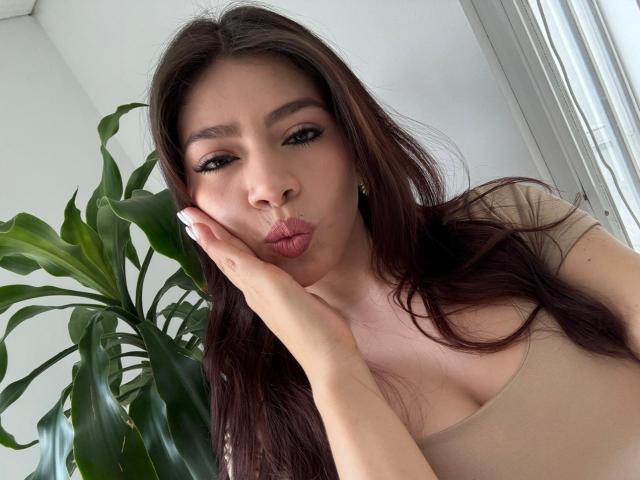 LindaMancini - Live porn &amp; sex cam - 29334350