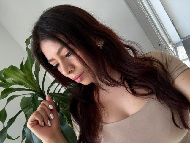 LindaMancini - Live porn &amp; sex cam - 29334371