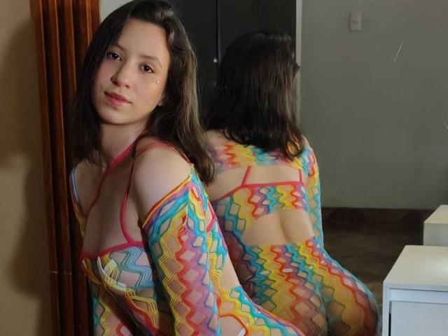 AdelinaKael - Live Sex Cam - 29336705