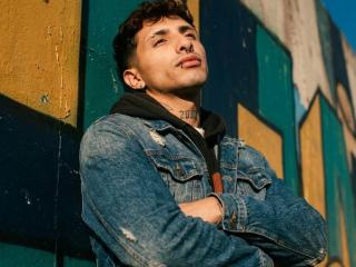 Watch  PolMood live on XLoveCam