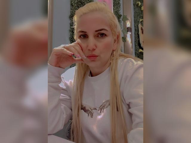 GiuliaAddams - Live Sex Cam - 29349677
