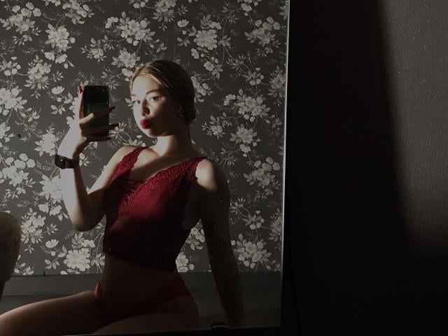 NicoleHrum - Live sexe cam - 29366462