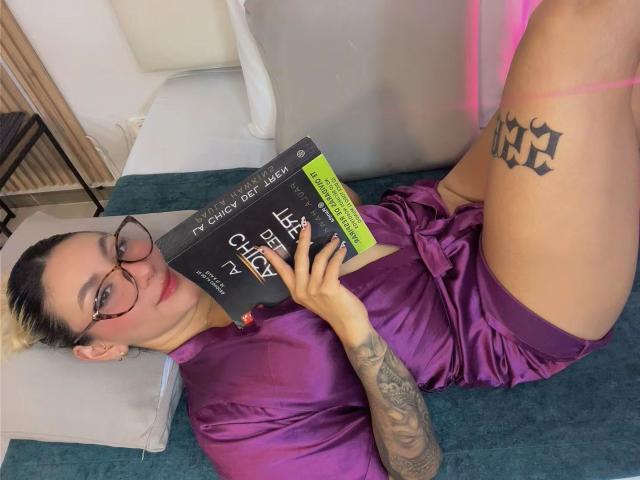 EmilyRobertts - сексуальная веб-камера в реальном времени - 29403401