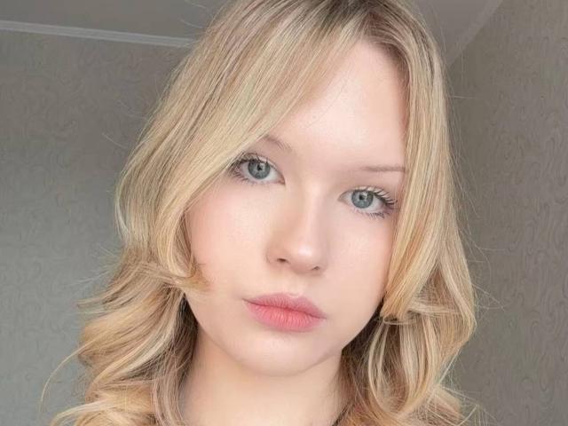 EllamaeRaugust - Live porn &amp; sex cam - 29406551