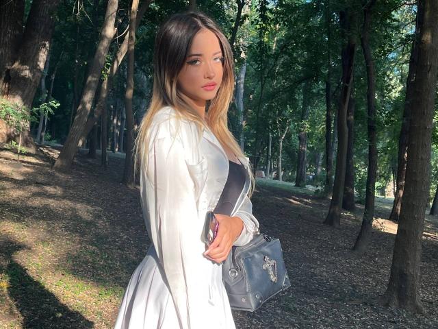 EmiliaMuse - Sexe cam en vivo - 29409599