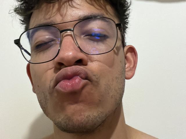 MiloJhones - Sexe cam en vivo - 29411240
