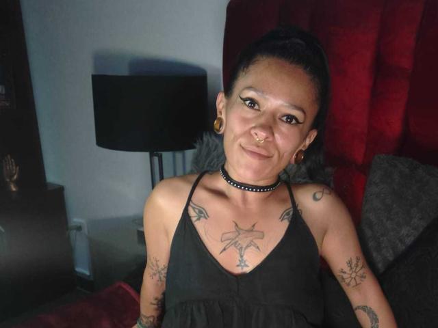 AmelieBlake - Live Sex Cam - 29418479