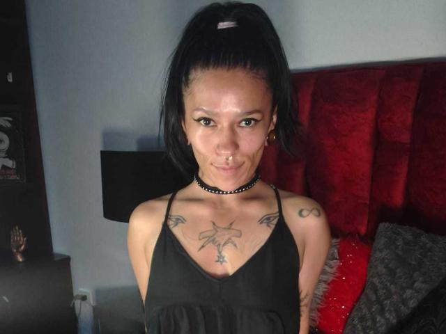 AmelieBlake - Live Sex Cam - 29418488