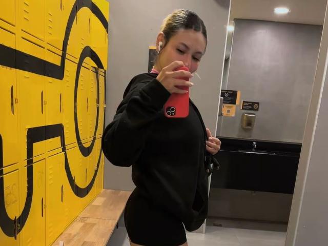 EmilyRobertts - Live porn &amp; sex cam - 29440313