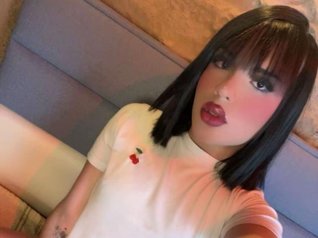 GlossyyBratz - Live sex cam - 29440730