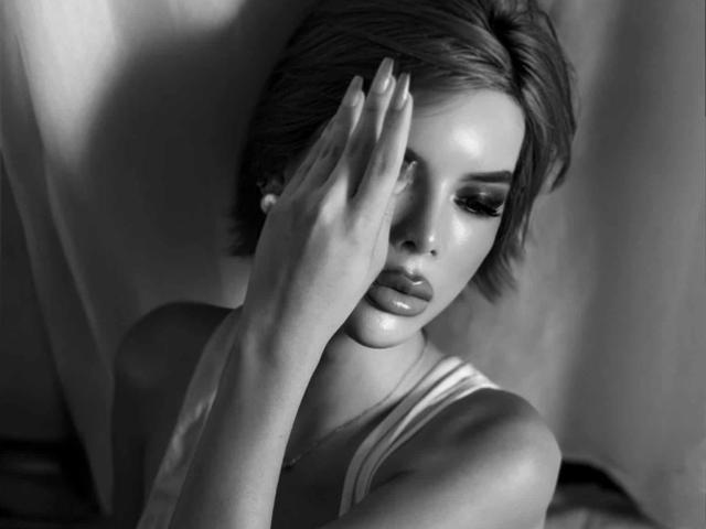 HotCumAdriana69x - Live Sex Cam - 29443625