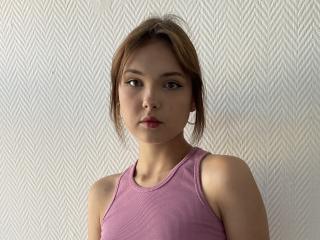 Watch  VenettaBershadsky live on XLoveCam