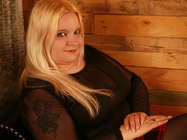 Curvy-Lucy-hot - Live sex cam - 29447078