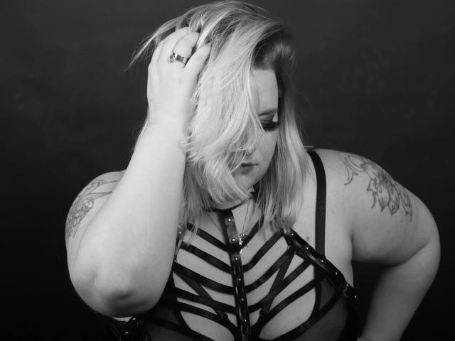Curvy-Lucy-hot - Live sex cam - 29447081