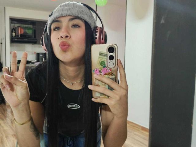 ChloeXk - Live sex cam - 29458529