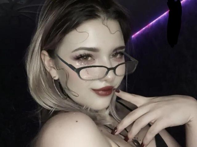 AdrianePittillo - Élő pornó és szexkamera - 29477882