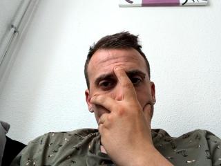Watch  Toundra69 live on XLoveCam