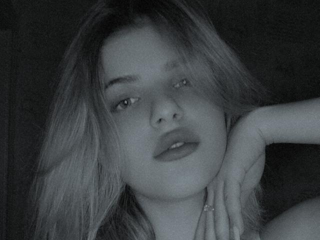 CoralieVonschriltz - Live porn &amp; sex cam - 29495444