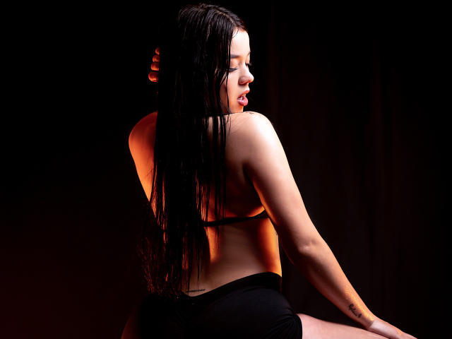 EmilyFrostt - Camera khiêu dâm &amp; quyến rũ trực tiếp - 29502071