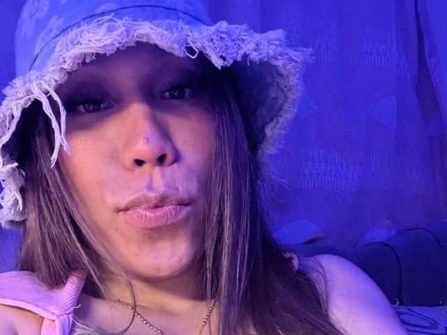 GeraldineSuan - Live porn &amp; sex cam - 29521127