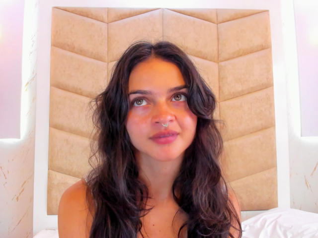 LucyySky - Live Sex Cam - 29522477