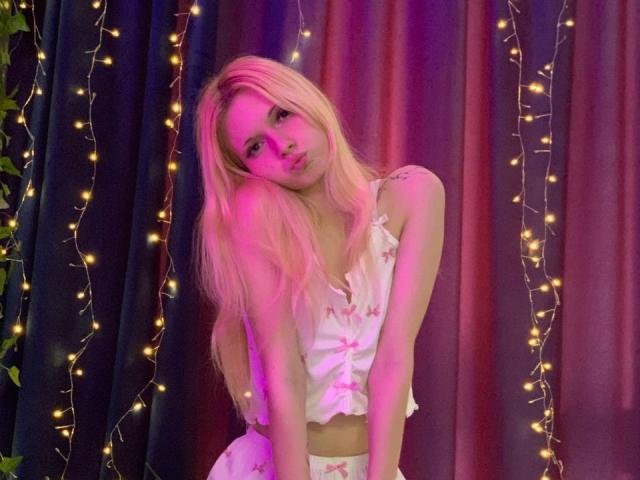 DierdreLorenzano - Live Sex Cam - 29538500