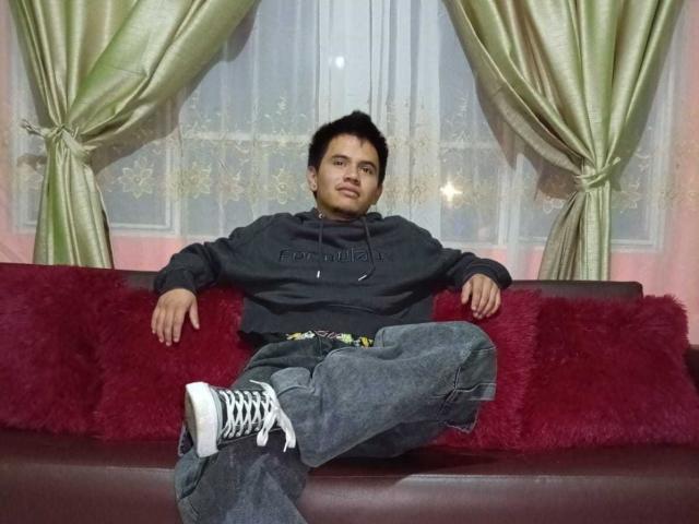 AdonisLatin - Sexe cam en vivo - 29576963