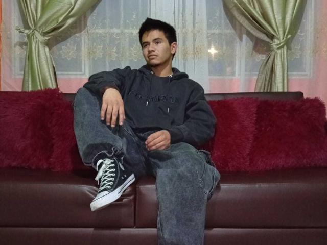 AdonisLatin - Sexe cam en vivo - 29576975