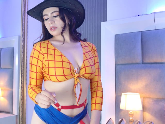 LindaMancini - Live porn &amp; sex cam - 29591453