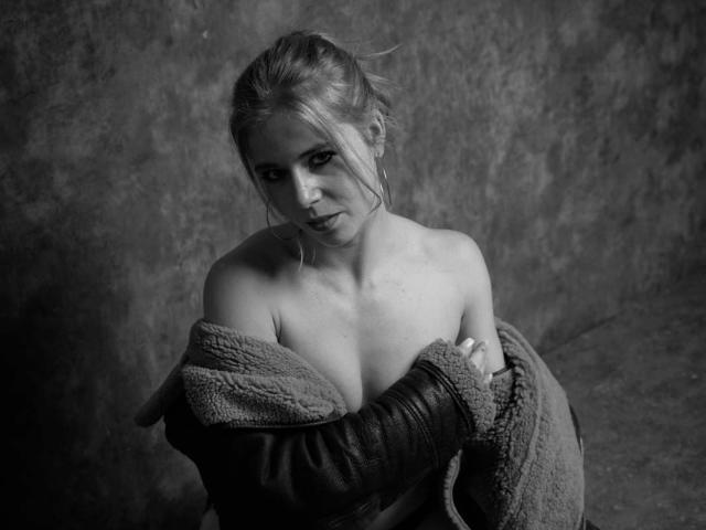 isadora-hot - Live Sex Cam - 29606327