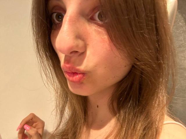 KarieMestler - Live Sex Cam - 29618018