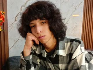 Watch KiraFelot Live on XLoveCam