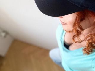Watch  GingerBett live on XLoveCam