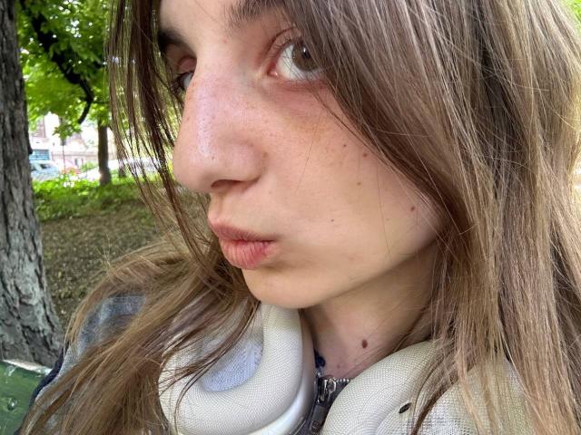 KarieMestler - Live Sex Cam - 29660075