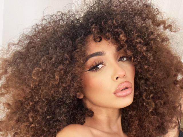 ChloeBlowie - Live porn &amp; sex cam - 29670935