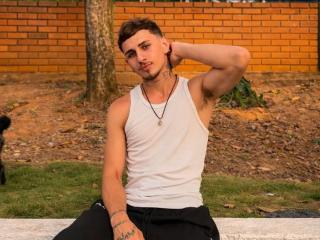 Watch DanntheStiff Live on XLoveCam