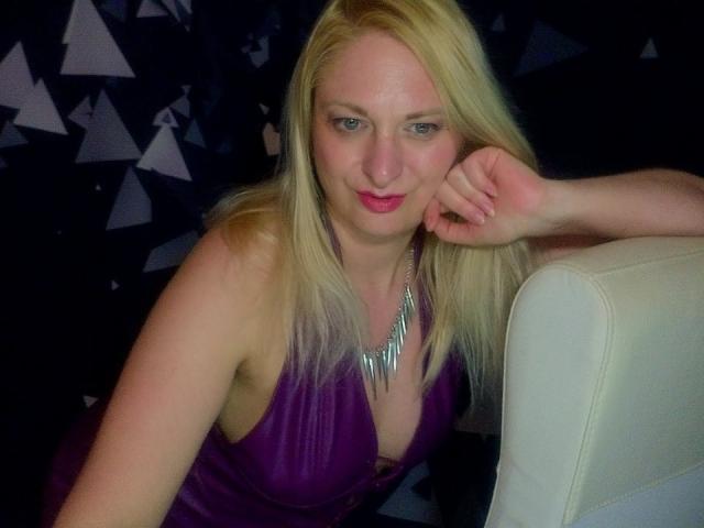 MonicaMiss - Live porn &amp; sex cam - 29680211