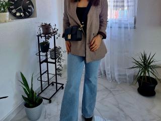 Watch  Ladija-hot live on XLoveCam
